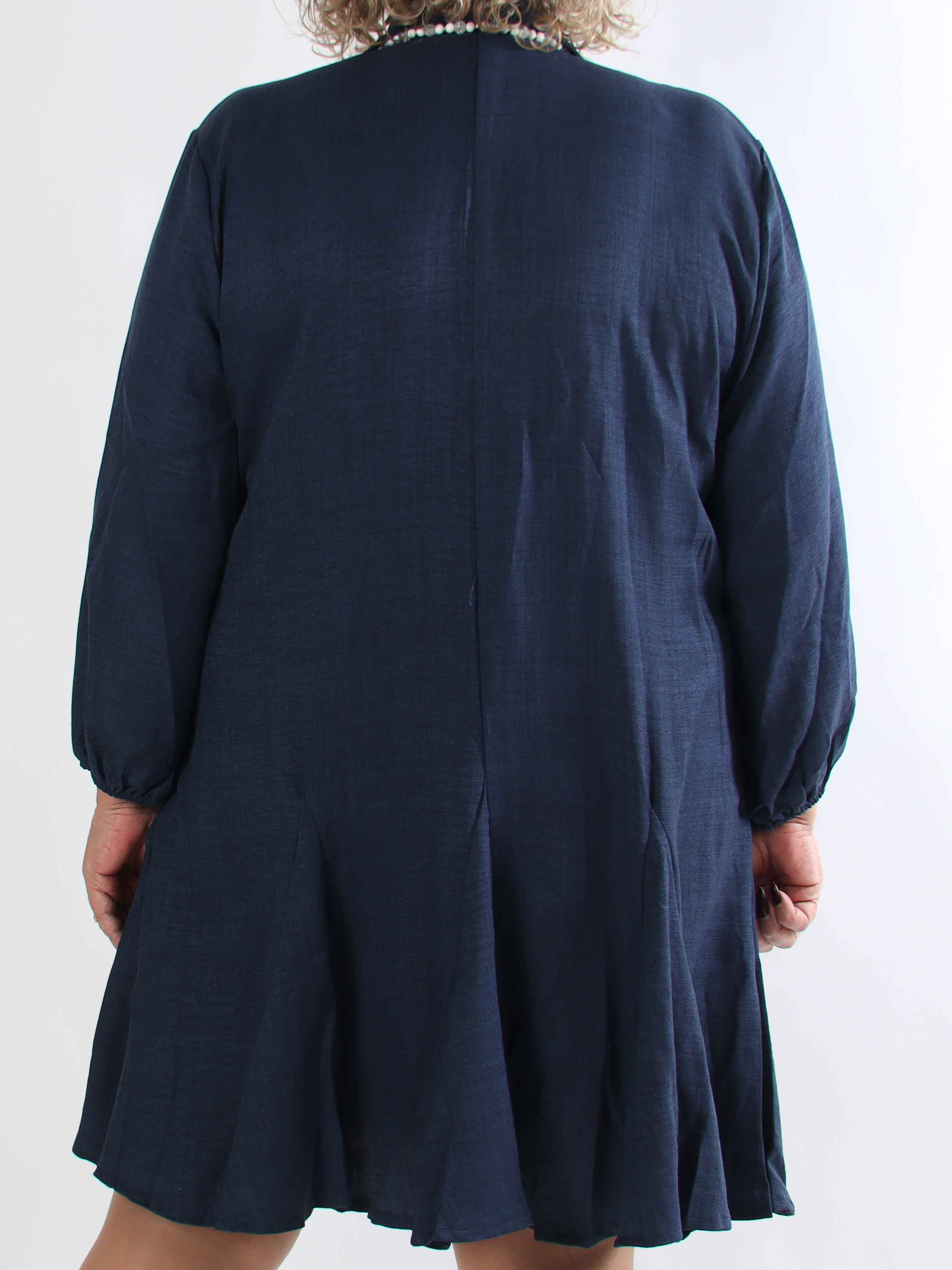 Pil - Sød skjortekjole med flæsekant forneden